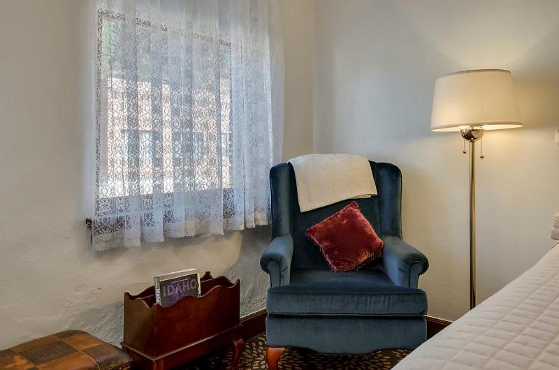 Ryan Hotel 华莱士 外观 照片