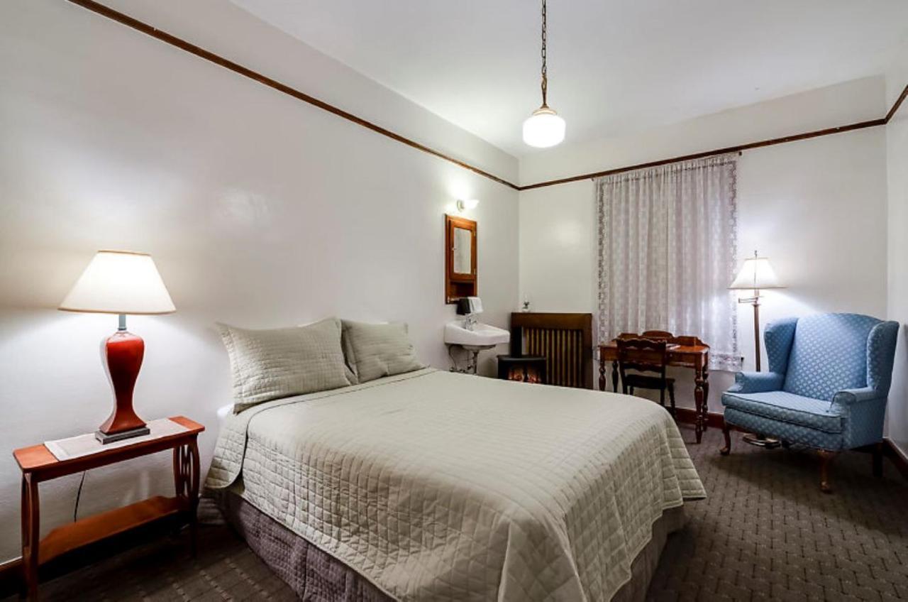 Ryan Hotel 华莱士 外观 照片