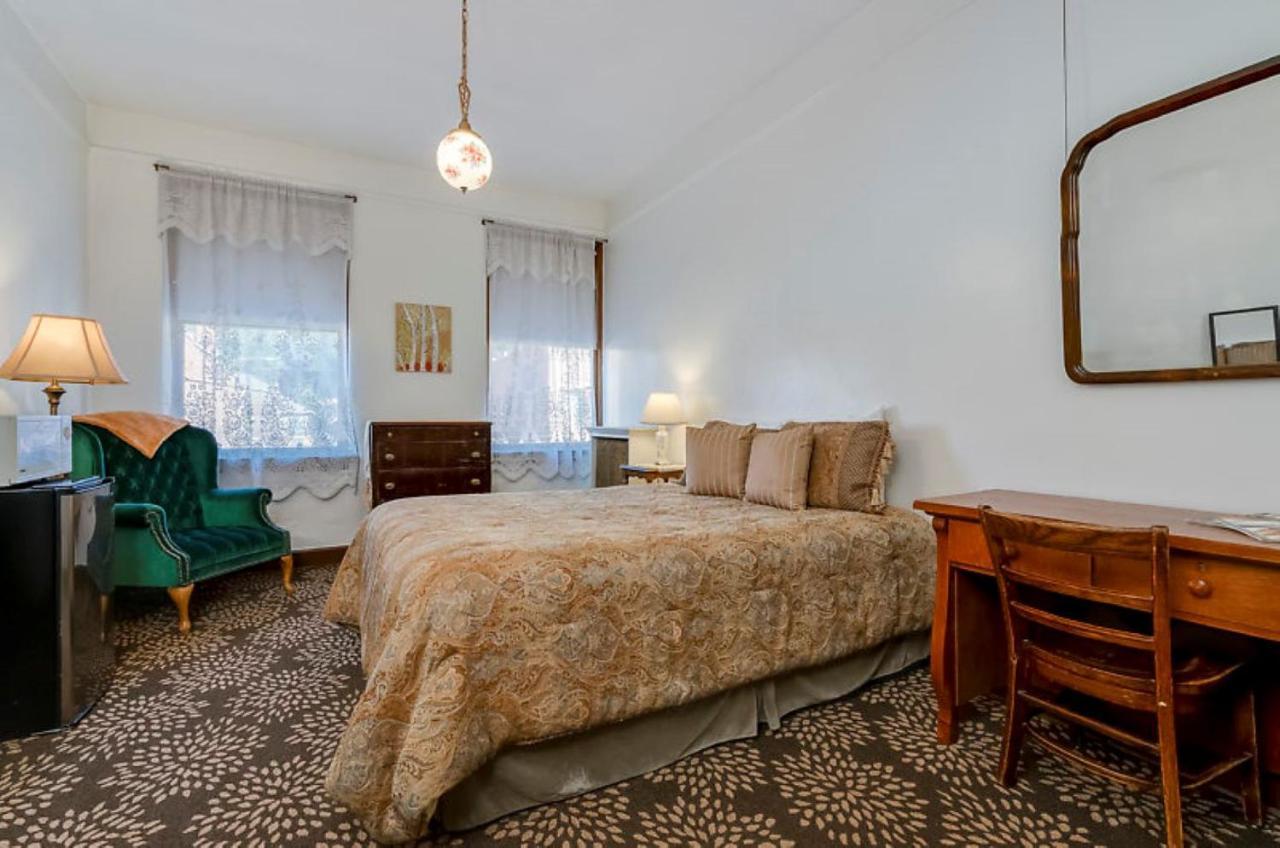 Ryan Hotel 华莱士 外观 照片
